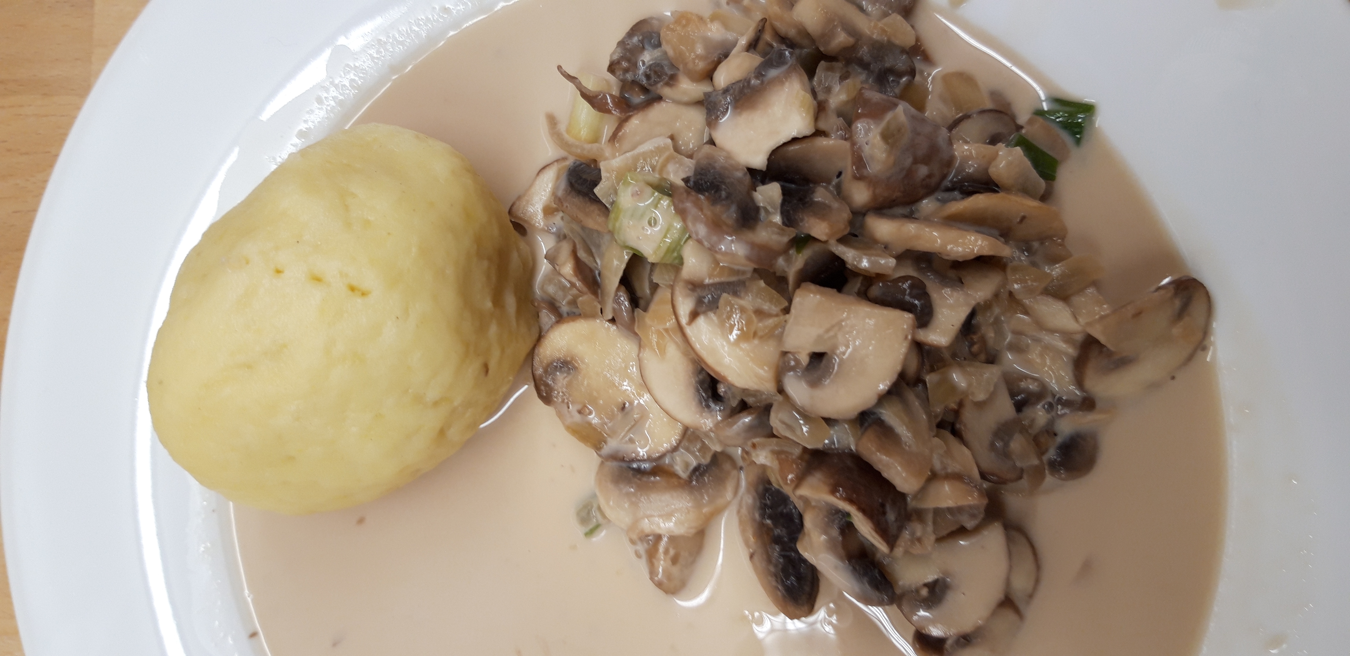 Kartoffelknödel mit Pilzragout — Kilopurzel